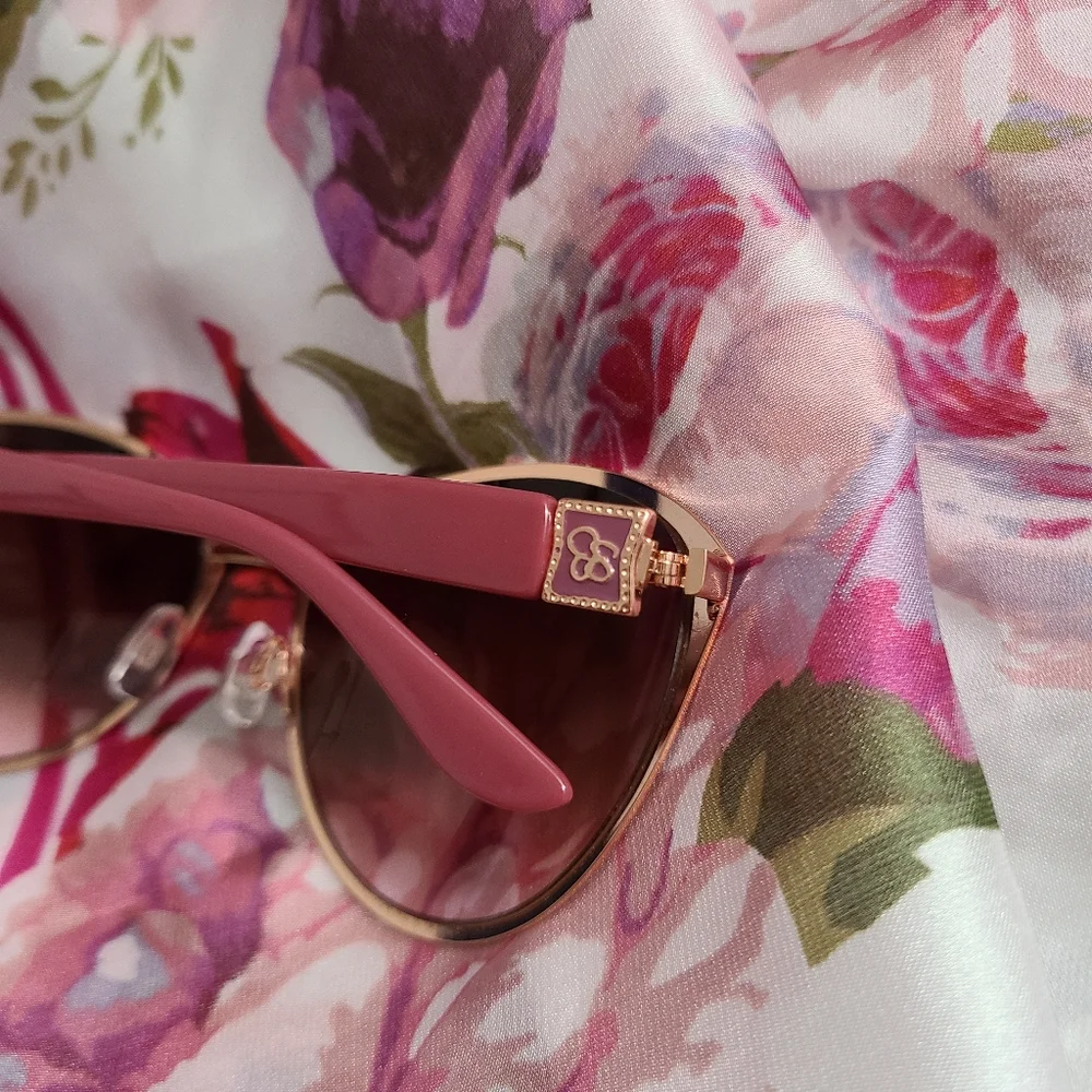 Jessica Simpson Sunglasses - Picture 2 of 4